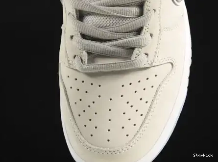 Low Family) and (Friends  Dunk FD8776-100 Nike White  Lobster SB 0704